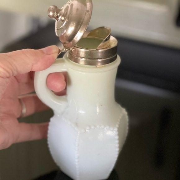 VINTAGE, BEADED, MILK GLASS SYRUP DISPENSER. METAL HINGED LID. 3 1/4”W X 6 3/4”H - Picture 7 of 12